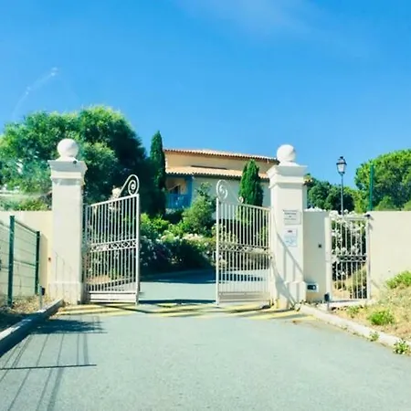 Le Mas Des Pins Apartment *